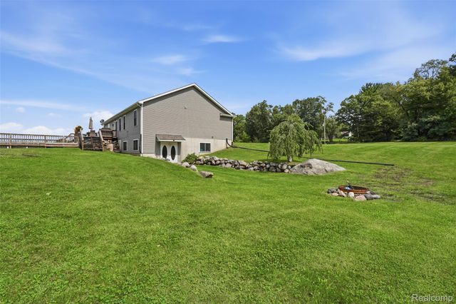 7433 Mabley Hill Road, Tyrone Township, MI 48430