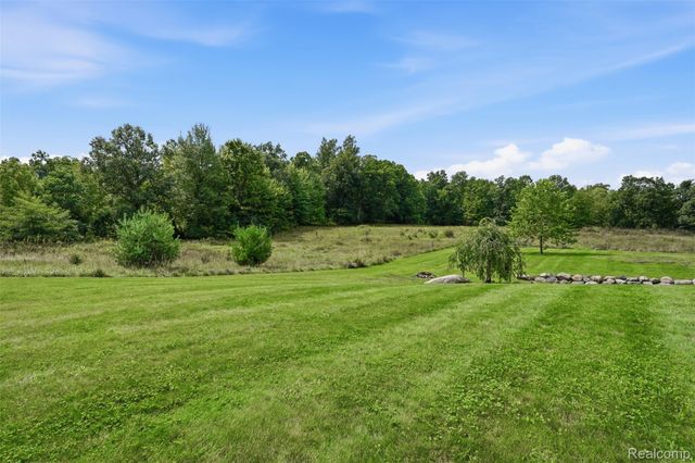 7433 Mabley Hill Road, Tyrone Township, MI 48430