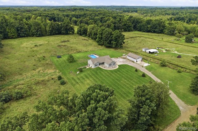 7433 Mabley Hill Road, Tyrone Township, MI 48430