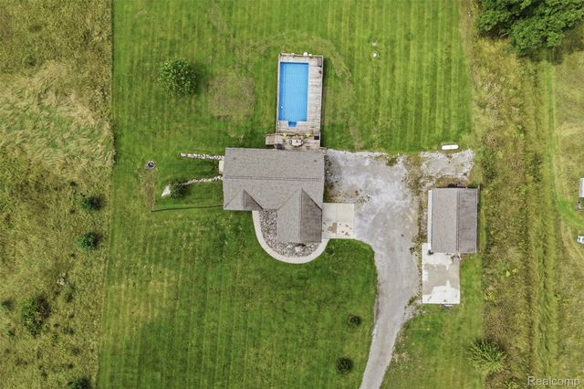 7433 Mabley Hill Road, Tyrone Township, MI 48430