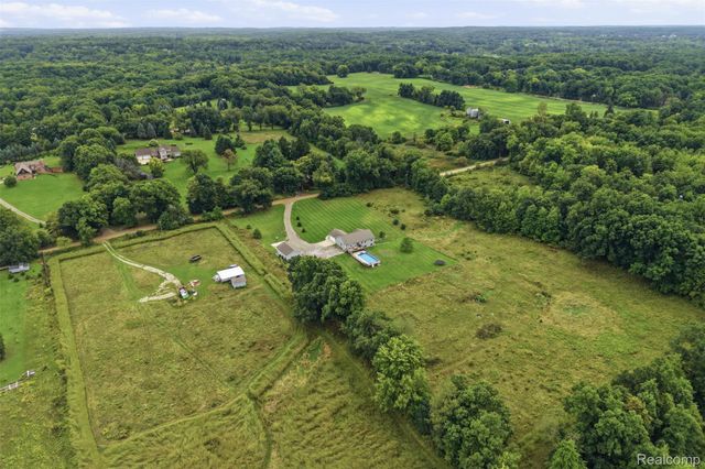 7433 Mabley Hill Road, Tyrone Township, MI 48430