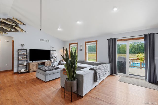 7433 Mabley Hill Road, Tyrone Township, MI 48430