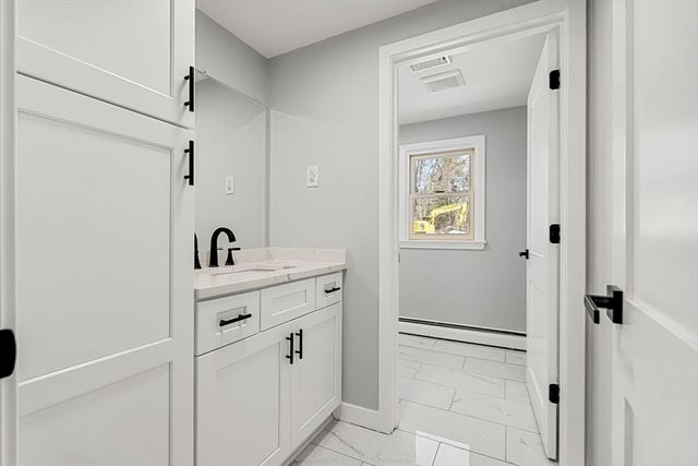 83 Thurlow St, Georgetown, MA 01833