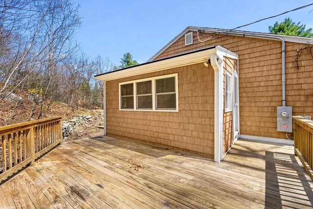 83 Thurlow St, Georgetown, MA 01833