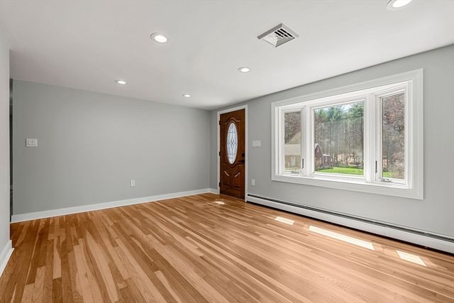 83 Thurlow St, Georgetown, MA 01833