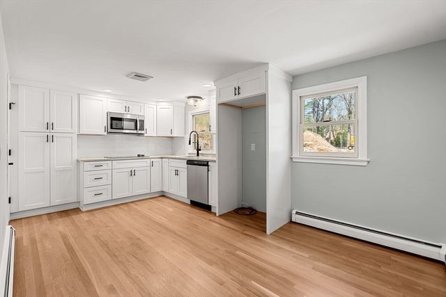 83 Thurlow St, Georgetown, MA 01833