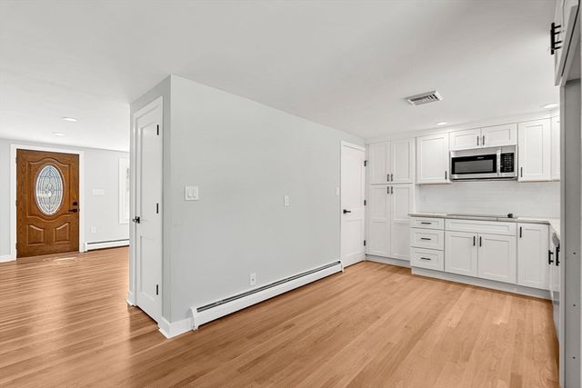 83 Thurlow St, Georgetown, MA 01833
