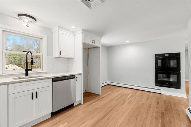 83 Thurlow St, Georgetown, MA 01833