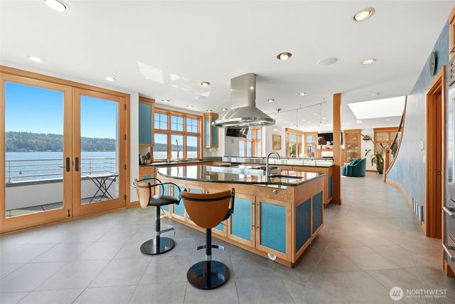 11762 Riviera Place NE, Seattle, WA 98125