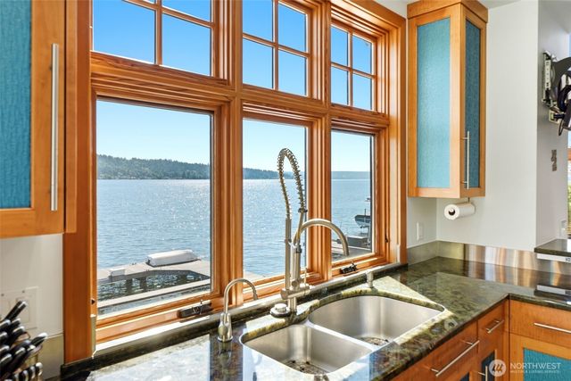11762 Riviera Place NE, Seattle, WA 98125