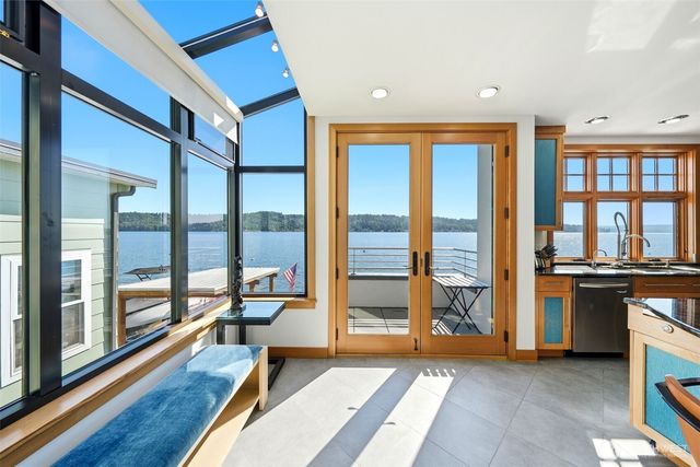 11762 Riviera Place NE, Seattle, WA 98125