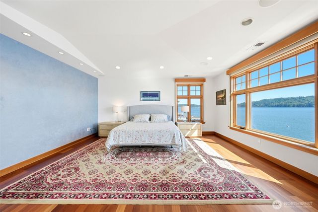 11762 Riviera Place NE, Seattle, WA 98125