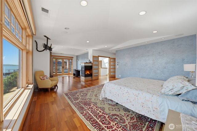 11762 Riviera Place NE, Seattle, WA 98125
