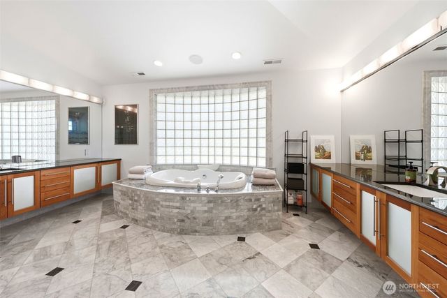 11762 Riviera Place NE, Seattle, WA 98125