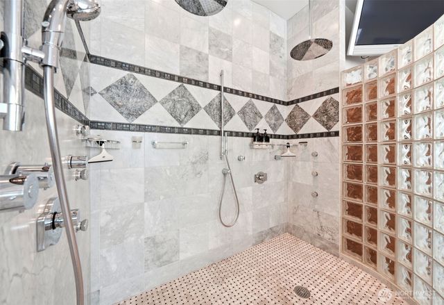 11762 Riviera Place NE, Seattle, WA 98125