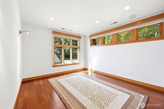 11762 Riviera Place NE, Seattle, WA 98125