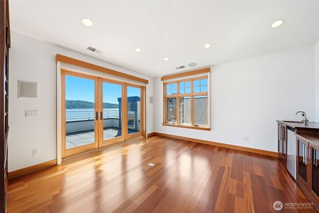11762 Riviera Place NE, Seattle, WA 98125