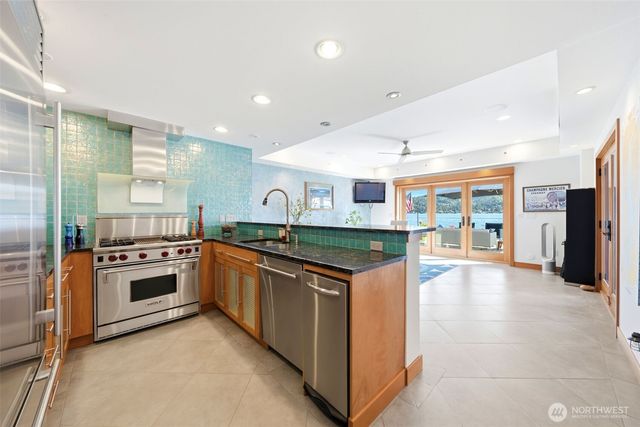 11762 Riviera Place NE, Seattle, WA 98125