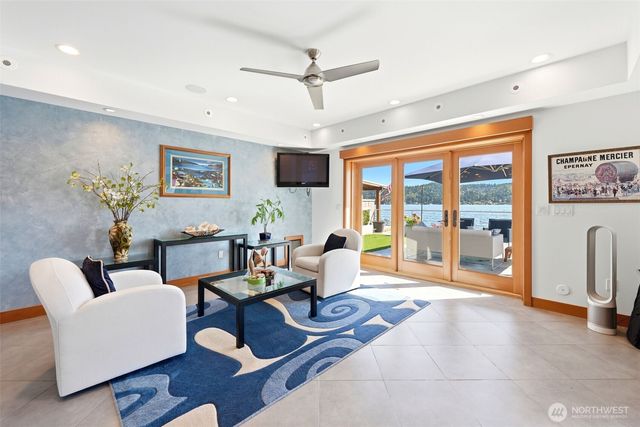 11762 Riviera Place NE, Seattle, WA 98125