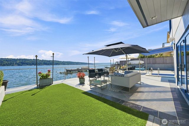 11762 Riviera Place NE, Seattle, WA 98125