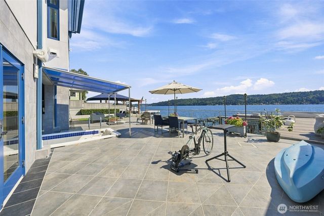 11762 Riviera Place NE, Seattle, WA 98125