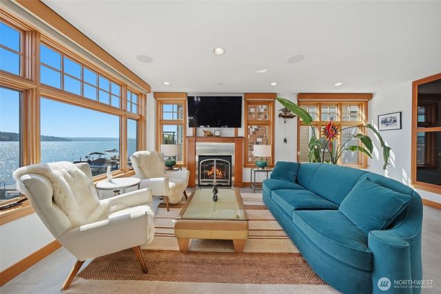 11762 Riviera Place NE, Seattle, WA 98125