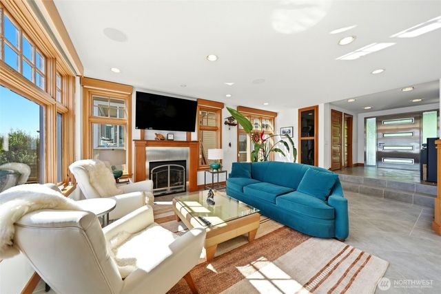 11762 Riviera Place NE, Seattle, WA 98125