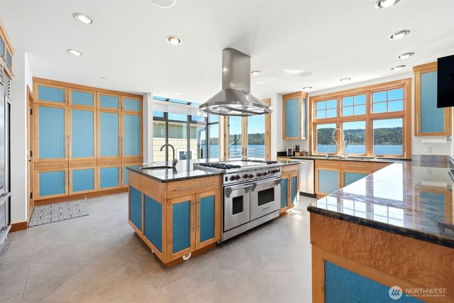 11762 Riviera Place NE, Seattle, WA 98125