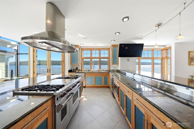 11762 Riviera Place NE, Seattle, WA 98125