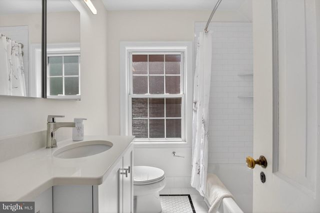 5028 MASSACHUSETTS AVE NW, Washington, DC 20016