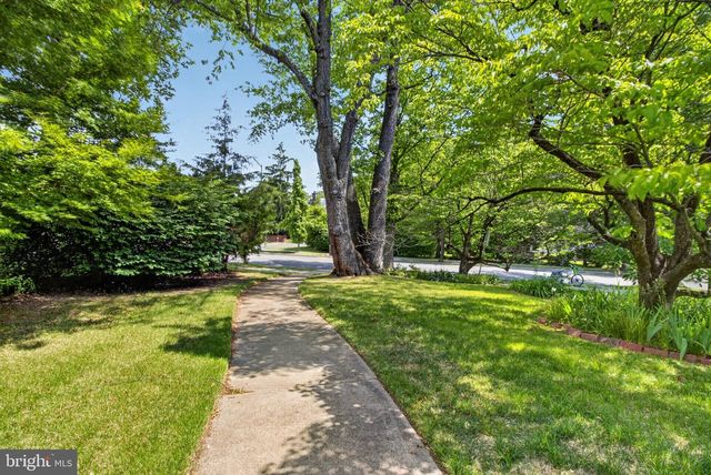 5028 MASSACHUSETTS AVE NW, Washington, DC 20016