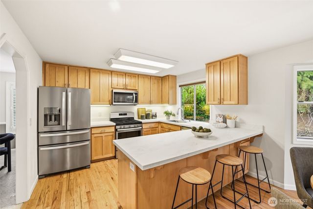 23928 SE 42nd Place, Sammamish, WA 98029