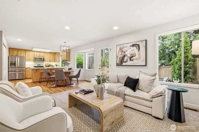 23928 SE 42nd Place, Sammamish, WA 98029