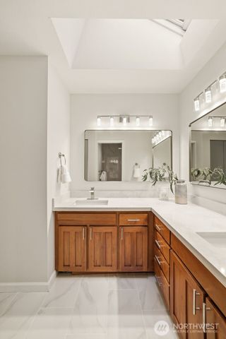 23928 SE 42nd Place, Sammamish, WA 98029