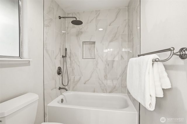 23928 SE 42nd Place, Sammamish, WA 98029