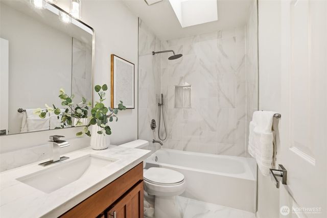 23928 SE 42nd Place, Sammamish, WA 98029