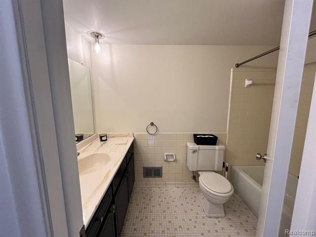 23025 Liberty Street 13, Saint Clair Shores, MI 48080