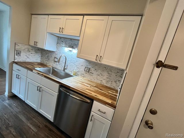 23025 Liberty Street 13, Saint Clair Shores, MI 48080