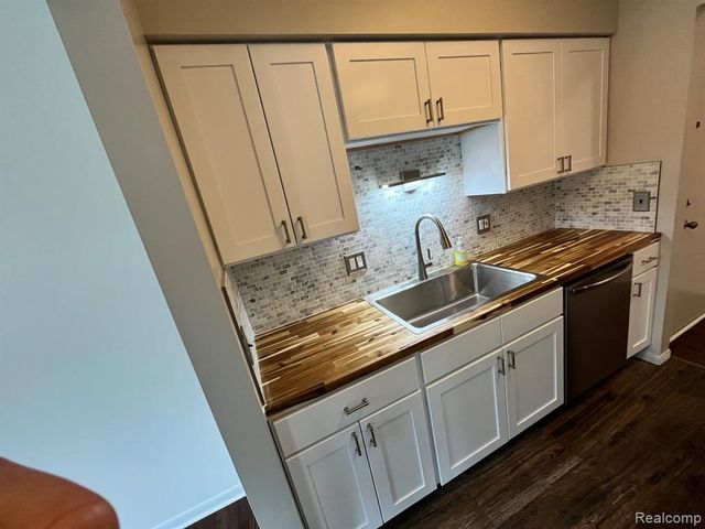 23025 Liberty Street 13, Saint Clair Shores, MI 48080
