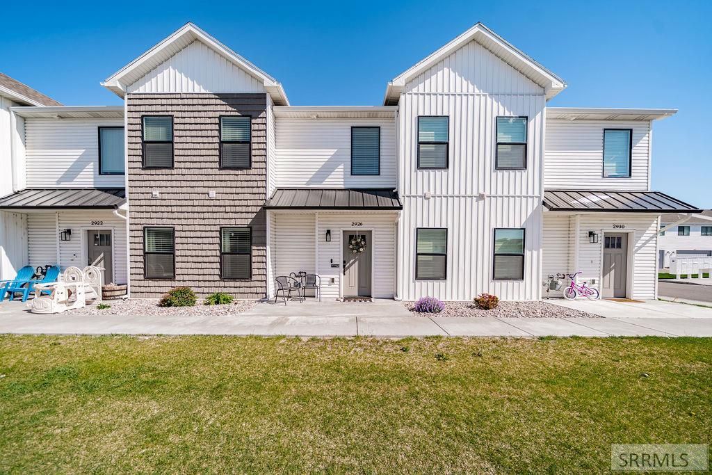 Image 1 of property listing at 2926 Sunburst Drive, Ammon, ID 83406