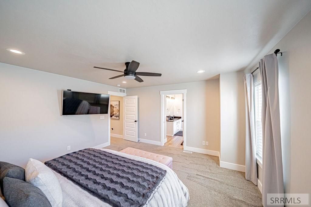 Image 16 of property listing at 2926 Sunburst Drive, Ammon, ID 83406