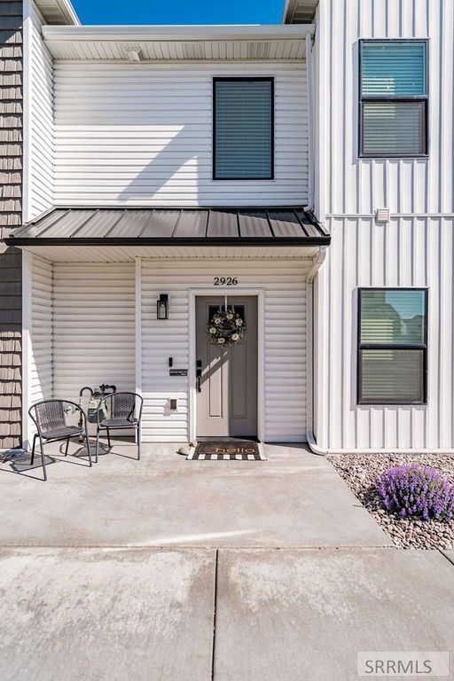 Image 2 of property listing at 2926 Sunburst Drive, Ammon, ID 83406