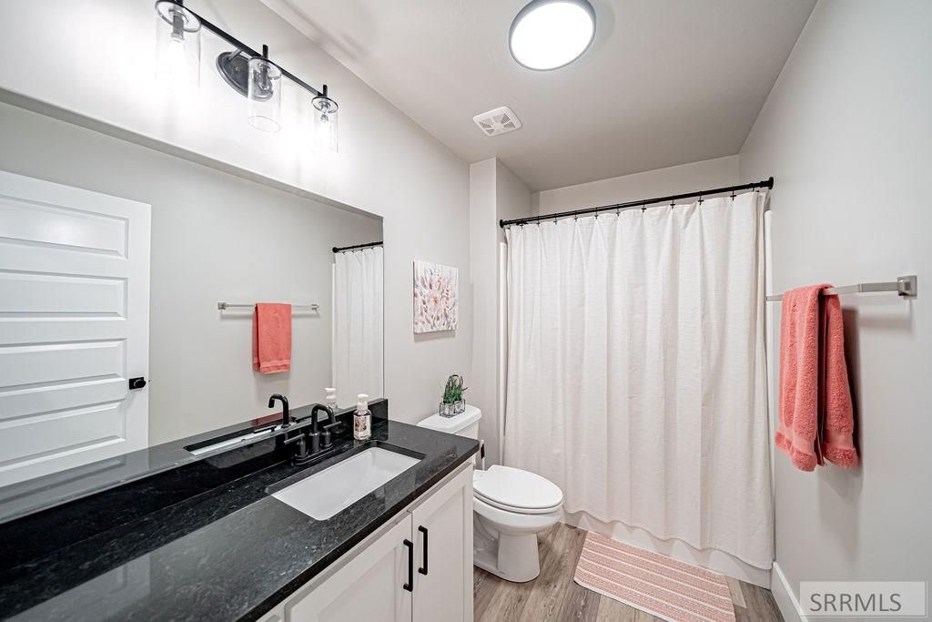 Image 26 of property listing at 2926 Sunburst Drive, Ammon, ID 83406