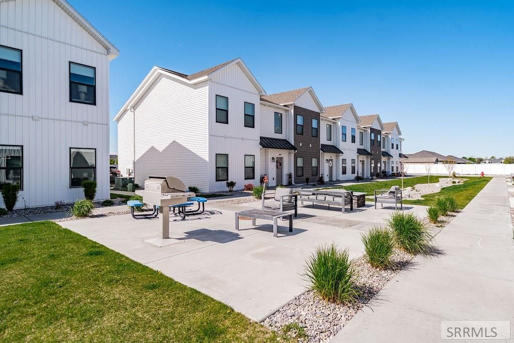 Image 27 of property listing at 2926 Sunburst Drive, Ammon, ID 83406