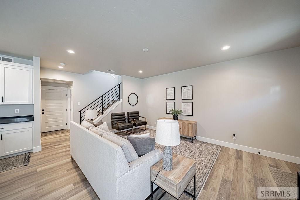 Image 5 of property listing at 2926 Sunburst Drive, Ammon, ID 83406