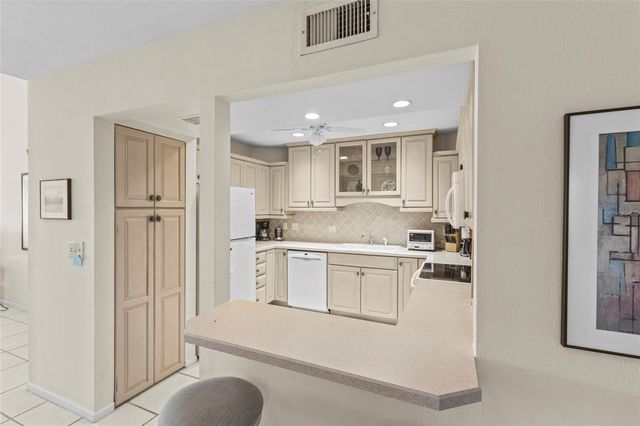 1633 BOATHOUSE CIRCLE 232, Sarasota, FL 34231