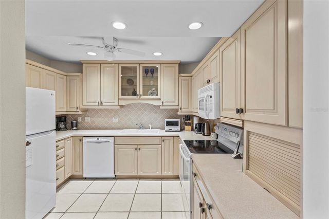 1633 BOATHOUSE CIRCLE 232, Sarasota, FL 34231