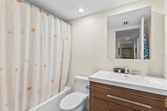 1633 BOATHOUSE CIRCLE 232, Sarasota, FL 34231