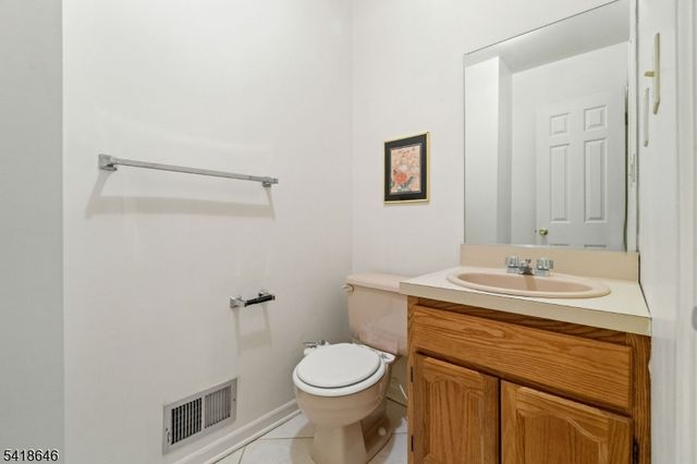 5 Lily Ct, Edison Twp., NJ 08820