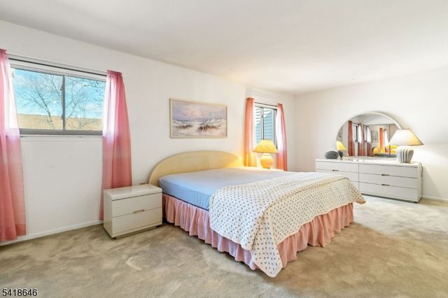 5 Lily Ct, Edison Twp., NJ 08820